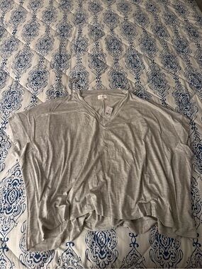 Lou & Grey Heather Light Gray Pullover Tee